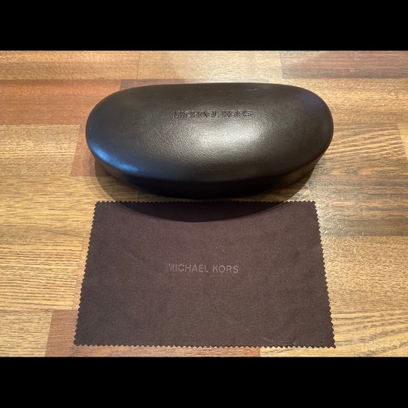 Glasses - Picture 3 of 5